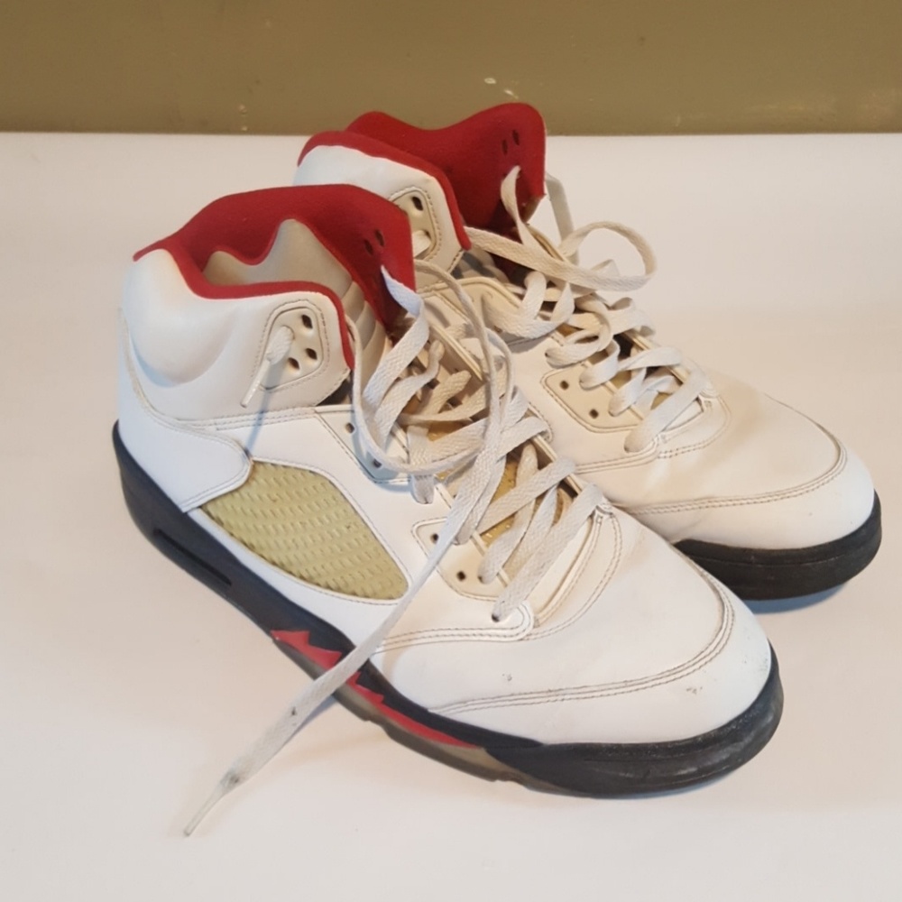 Men Jordan Sneakers White Size 12